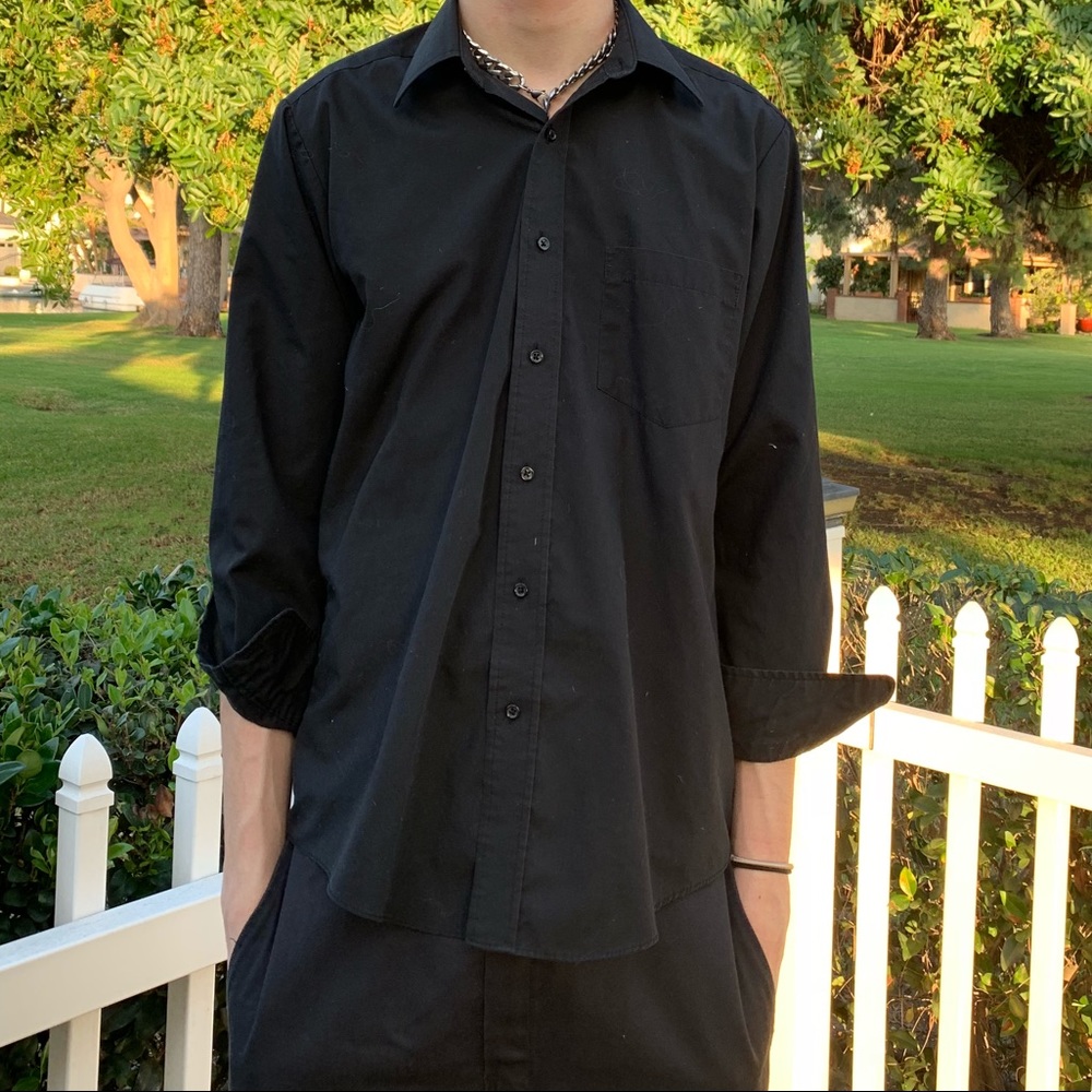 BLACK BUTTON UP SHIRT
